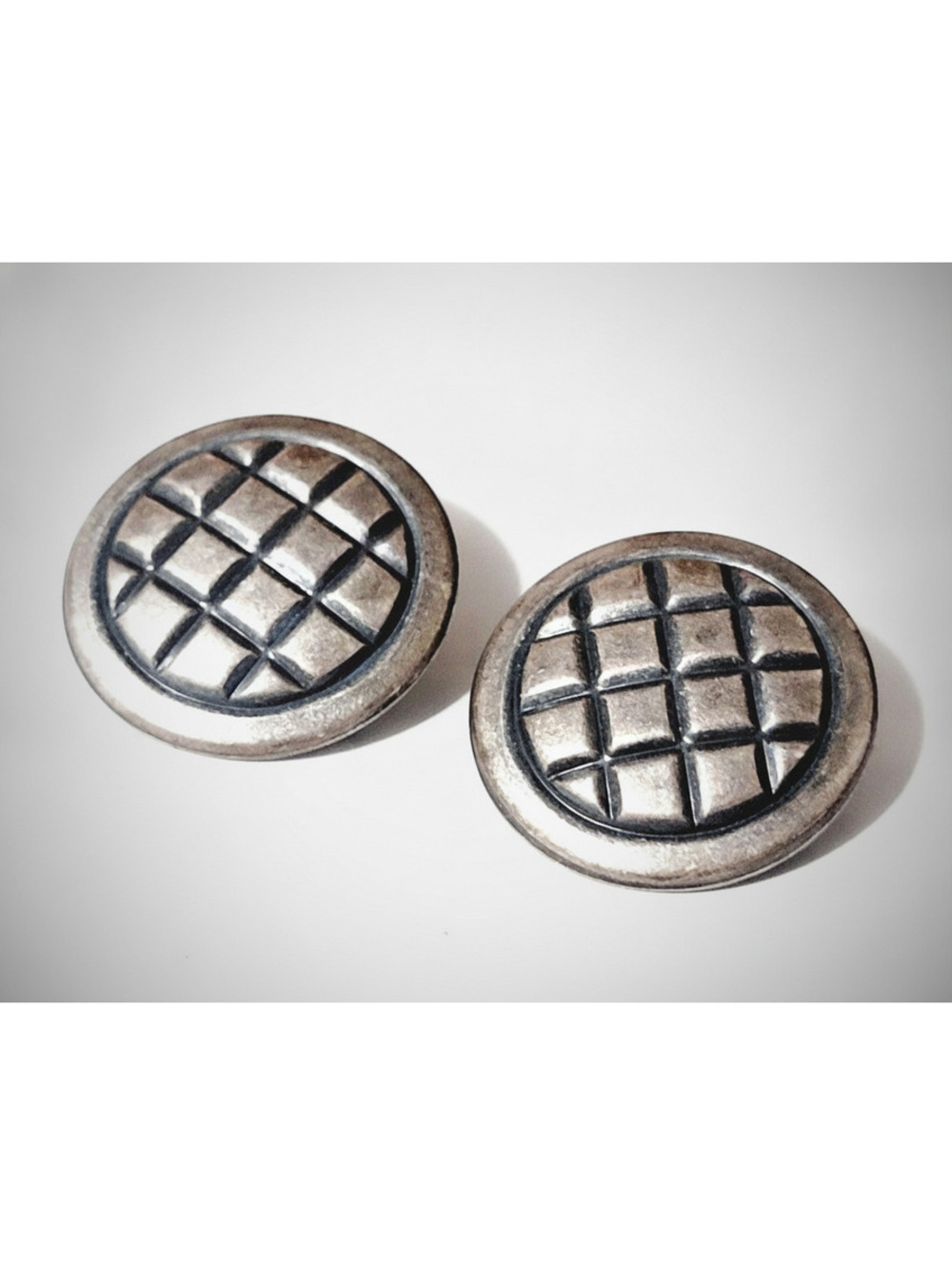 Vintage Pierced Earrings 1.25" Round Pewter-Tone Quilted Retro Jewelry sp-15